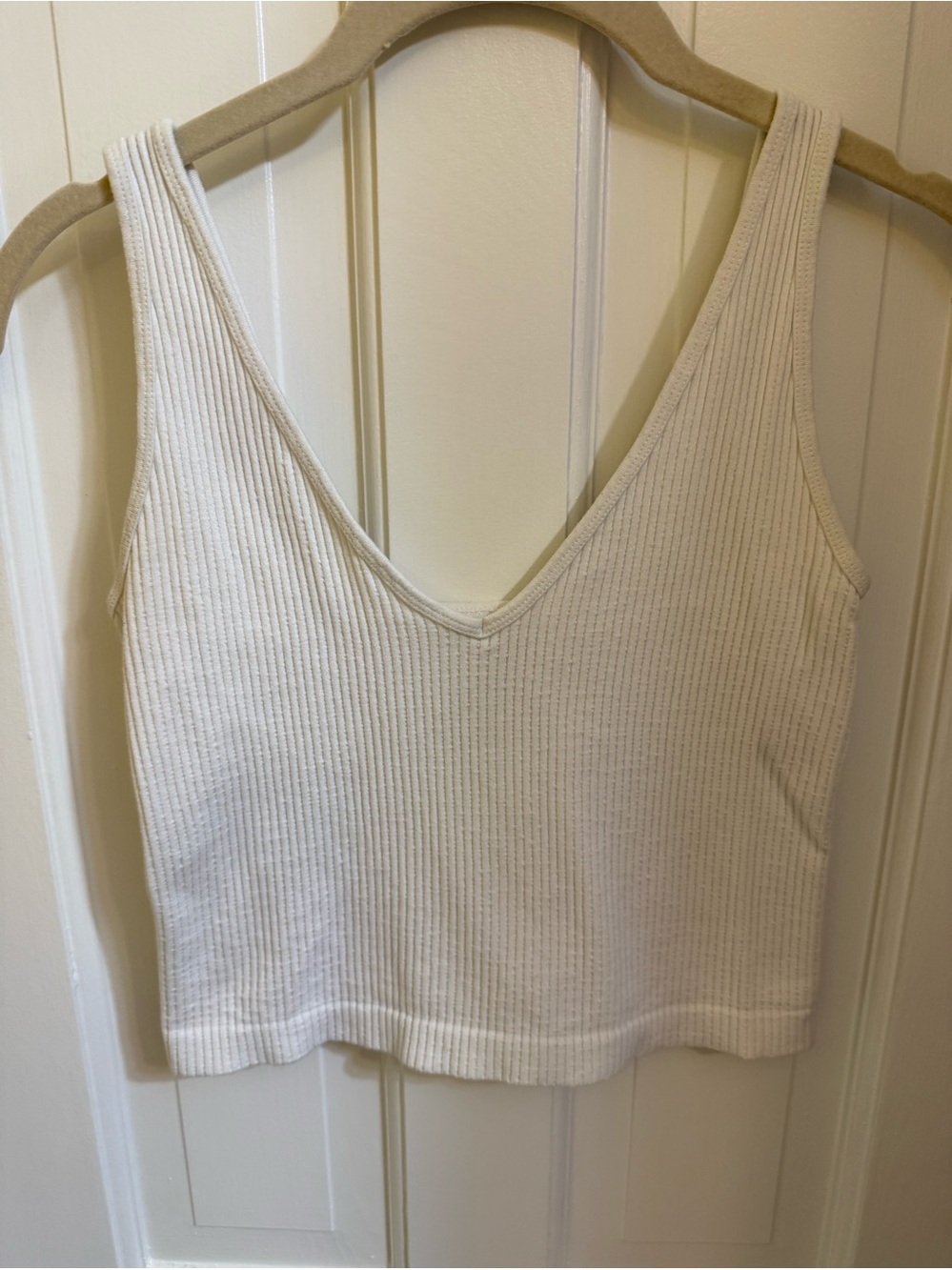 Free People intimately Ribbed V-Neck crop stretch Tank Top. White size M/L.